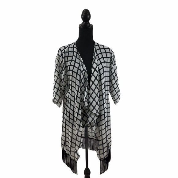 LuLaRoe Tops - LuLaRoe Monroe Black and White Small